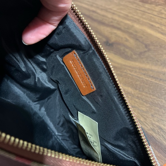 Stunning Burberry Pouch/Wristlets - Picture 8 of 12